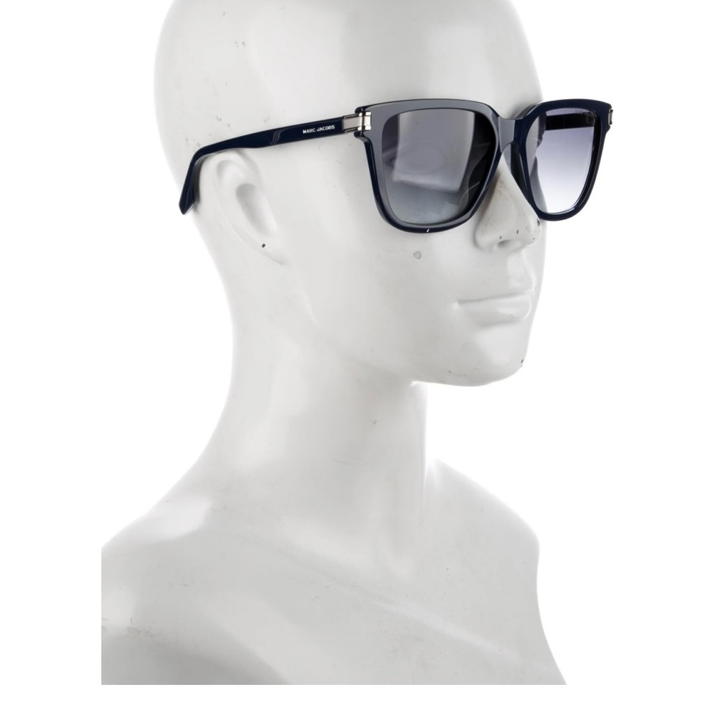 MARC JACOBS
Oversize Gradient Sunglasses